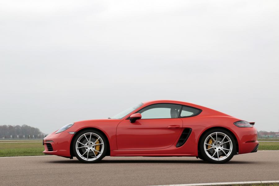  Porsche 718 Cayman S 2016 года  (фото 28 из 36)